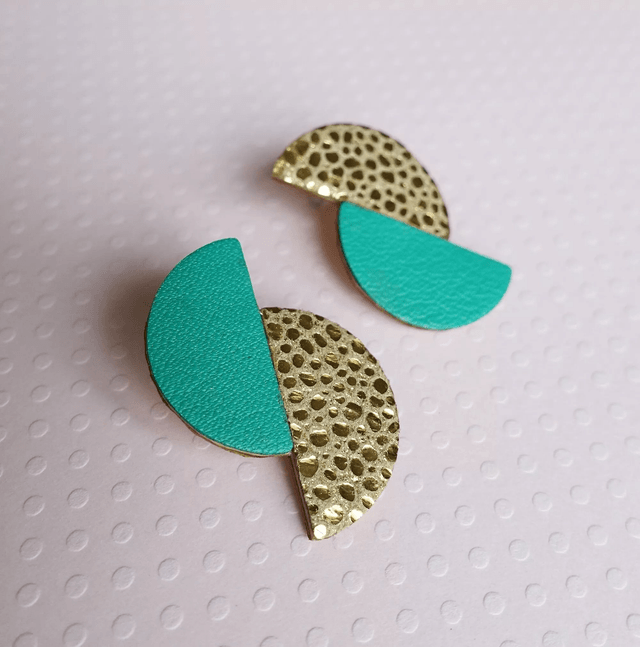 Puces asymétriques, Demi rond de cuir coloré et pailleté - 4 coloris